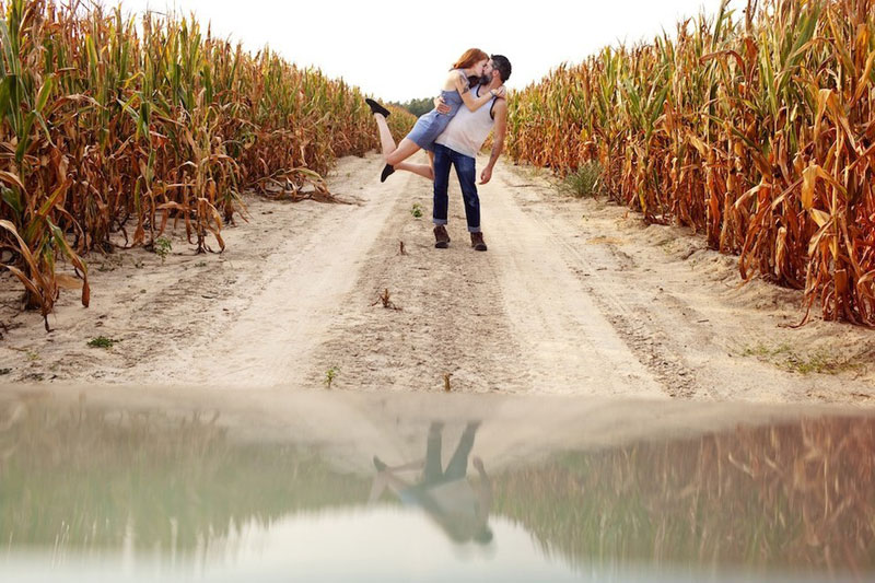 couple does same kiss embrace around the world (7)
